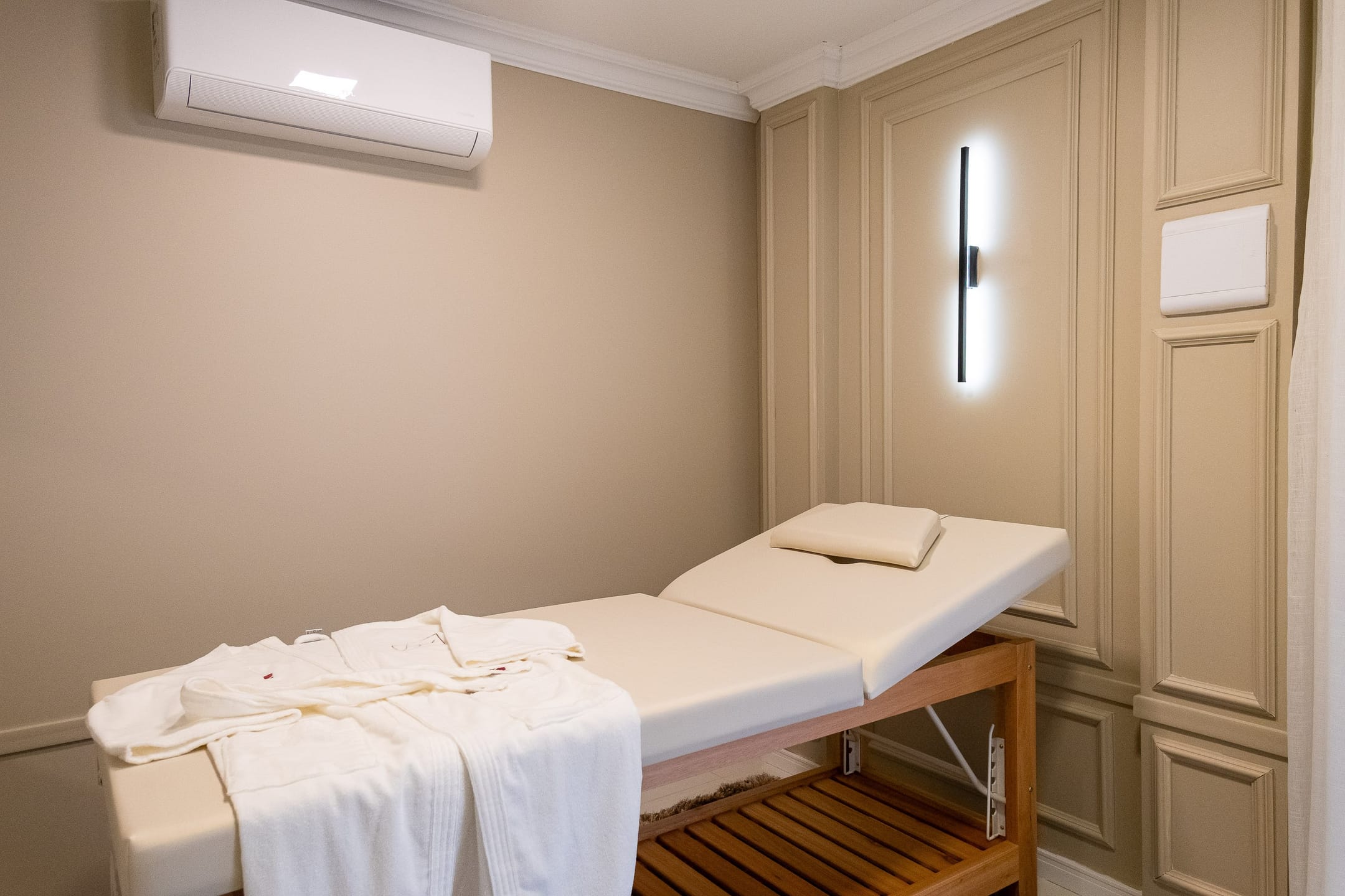 Apartamento à venda no Miguel Zabaleta, centro de Pelotas - 68m², 2 quartos (sendo 1 suíte), acabamentos de alto padrão e andar alto com sacada. - 25