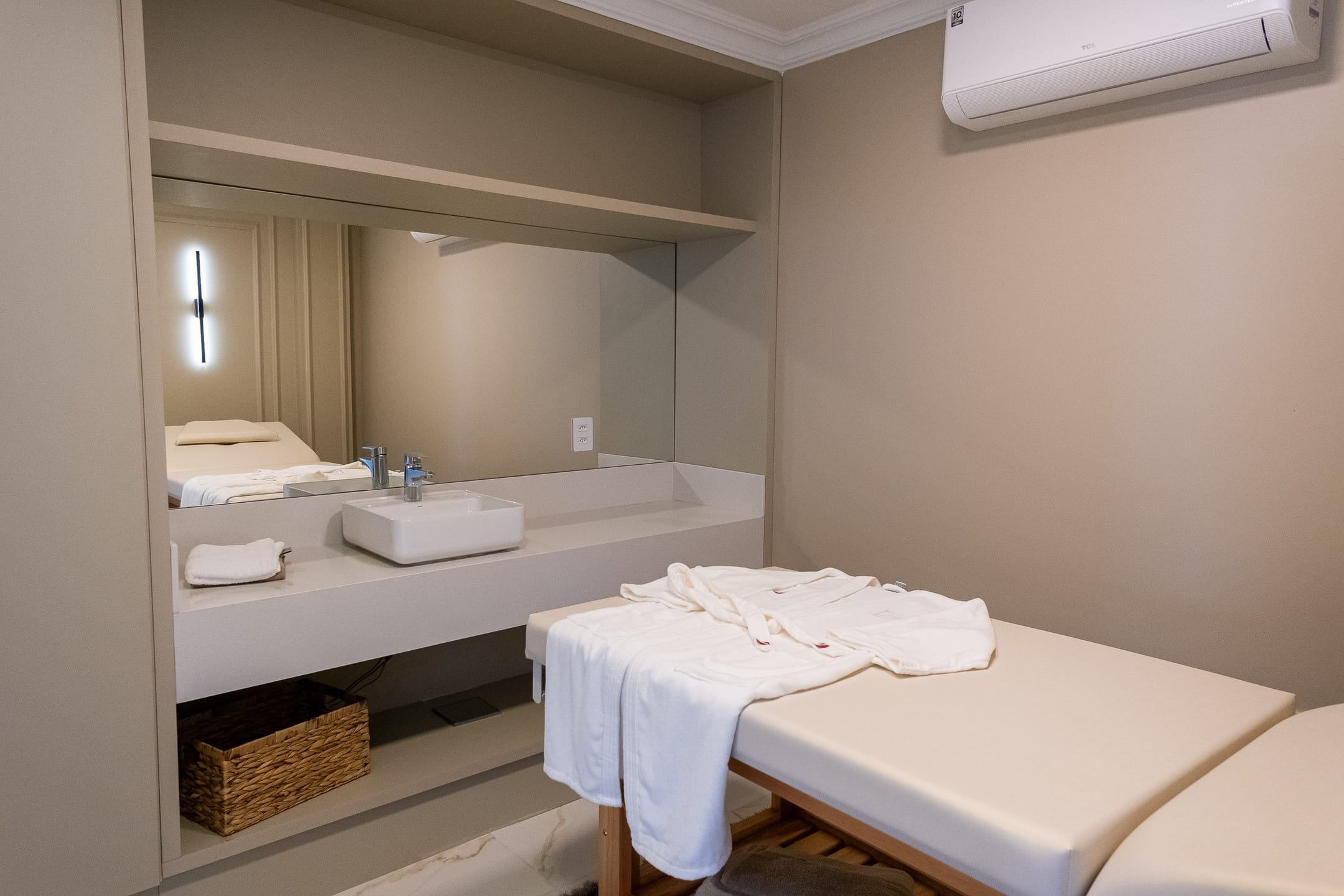 Apartamento à venda no Miguel Zabaleta, centro de Pelotas - 68m², 2 quartos (sendo 1 suíte), acabamentos de alto padrão e andar alto com sacada. - 26