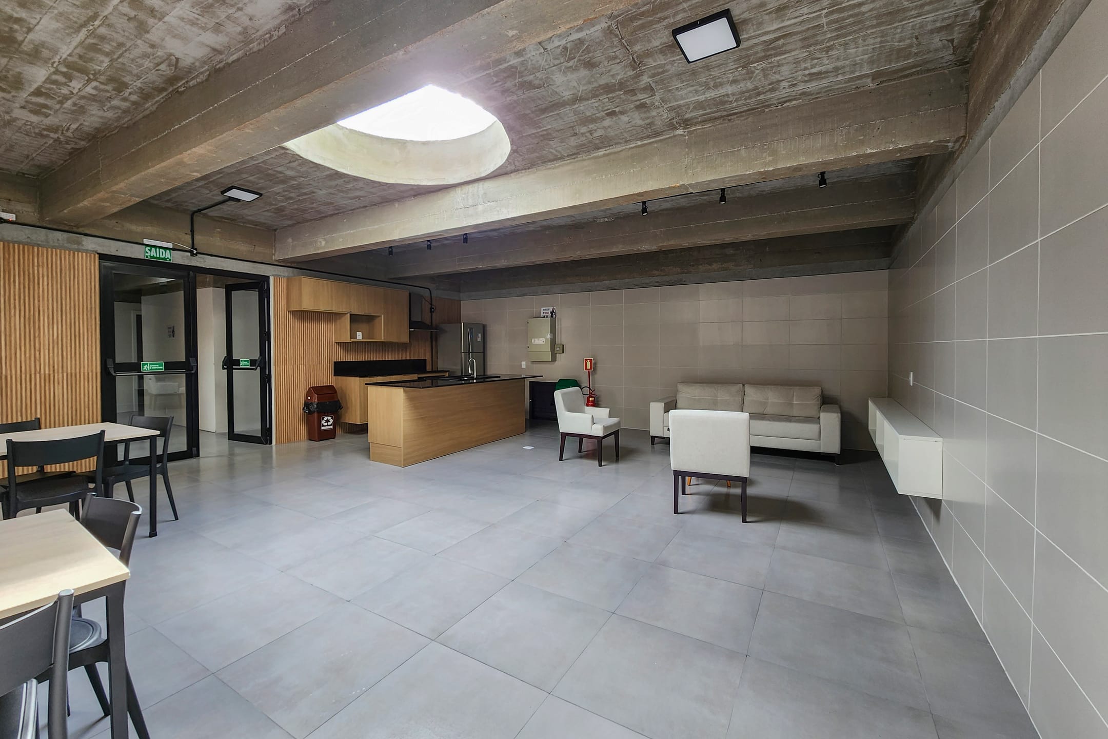 Apartamento de 2 Dormitórios para Aluguel no Centro de Pelotas RS com Excelente Localização, Conforto e Praticidade no Dia a Dia - 32