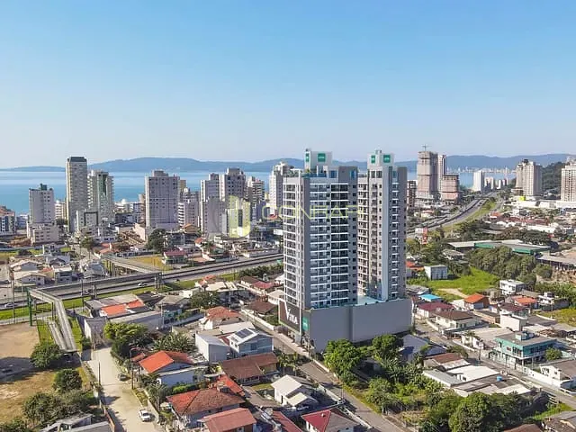 Apartamento 2 quartos e 2 banheiros, à venda, no bairro Tabuleiro dos Oliveiras em Itapema