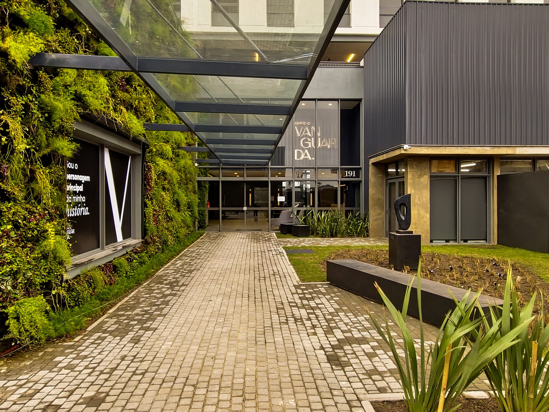 Sala comercial à venda no Ed. Vanguarda, Parque Una - 55 m², com sol da tarde e infraestrutura corporativa impecável. - 10