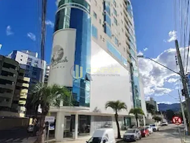 Apartamento com 228m² 4 quartos e 5 banheiros, à venda, no bairro Centro em Itapema