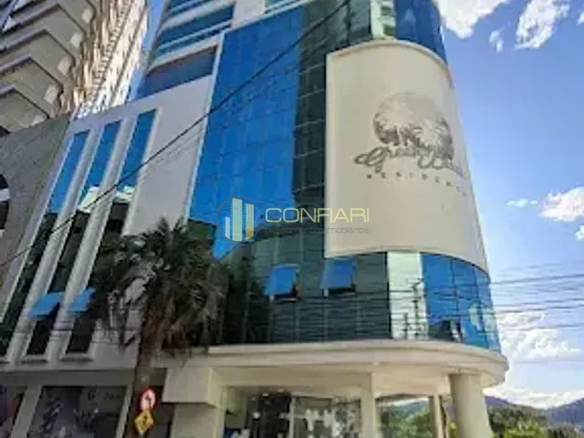 Apartamento com 228m² 4 quartos e 5 banheiros, à venda, no bairro Centro em Itapema
