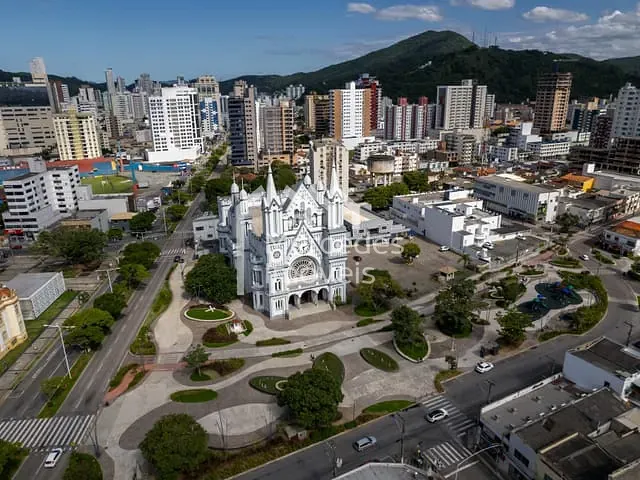 Apartamento 2 quartos e 2 banheiros, à venda, no bairro Cordeiros em Itajaí