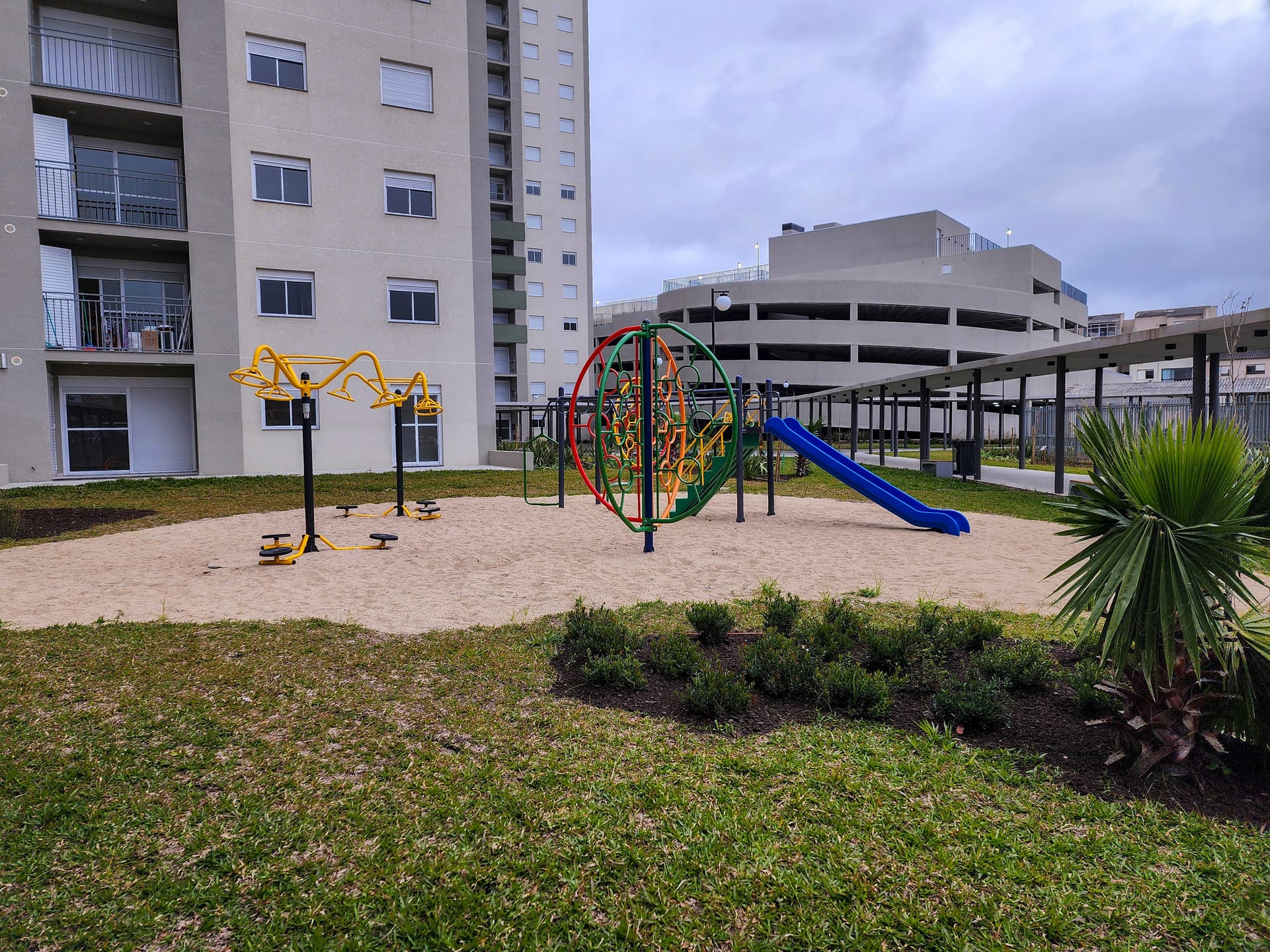 Apartamento à venda no Smart Urban Club, Areal - com 62 m², 2 quartos (sendo 1 suíte), andar alto com sacada e churrasqueira, - 32