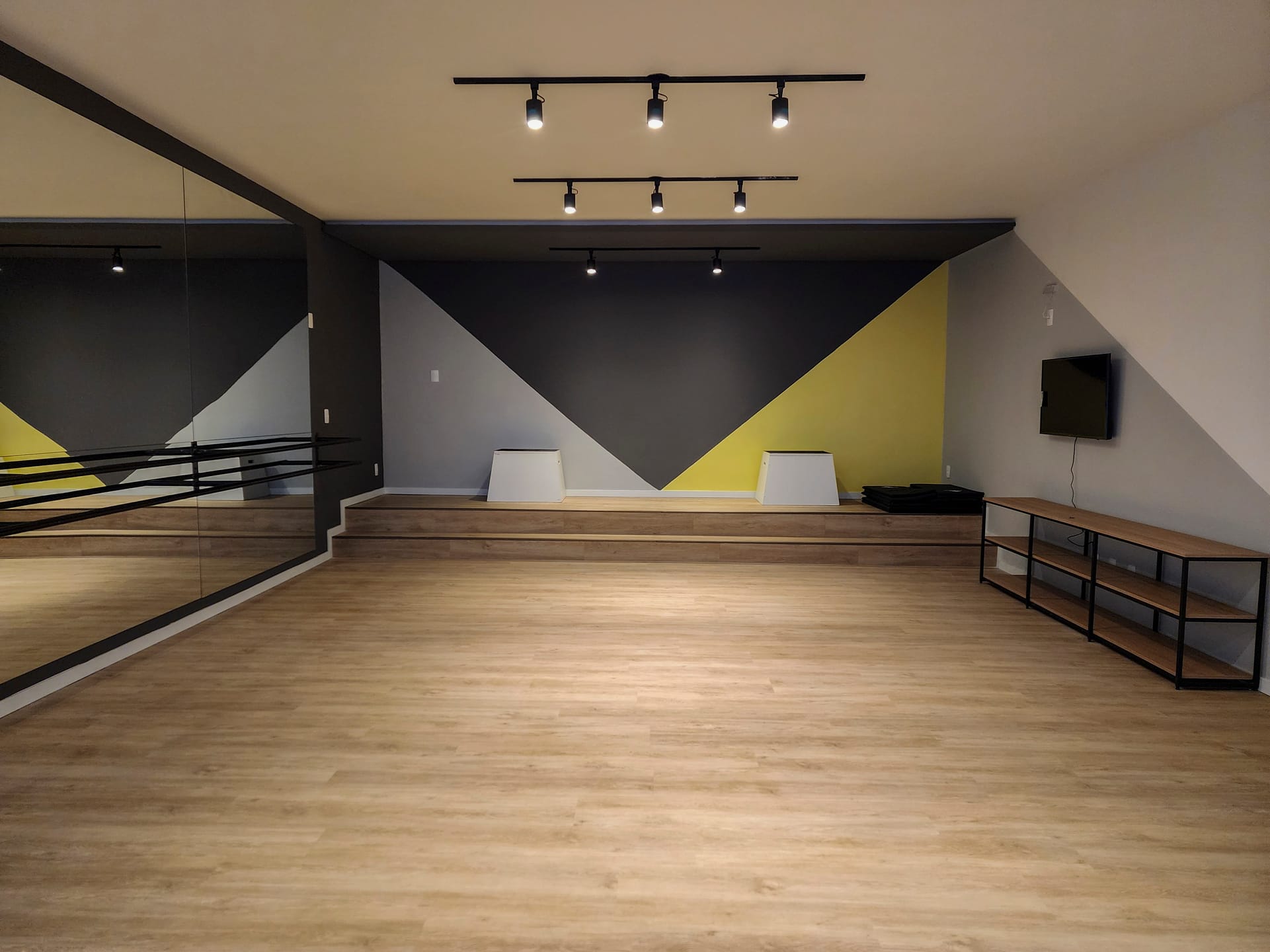 Apartamento semimobiliado à venda no Smart Urban Club, Areal - 74 m², 3 quartos (sendo 1 suíte), andar alto com sol da tarde e condomínio completo. - 28