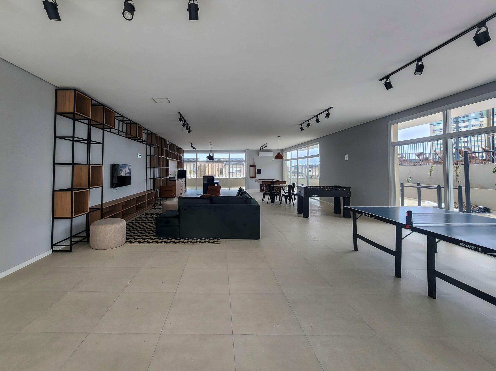 Apartamento à venda no Smart Urban Club, Areal - com 62 m², 2 quartos (sendo 1 suíte), andar alto com sacada e churrasqueira, - 20