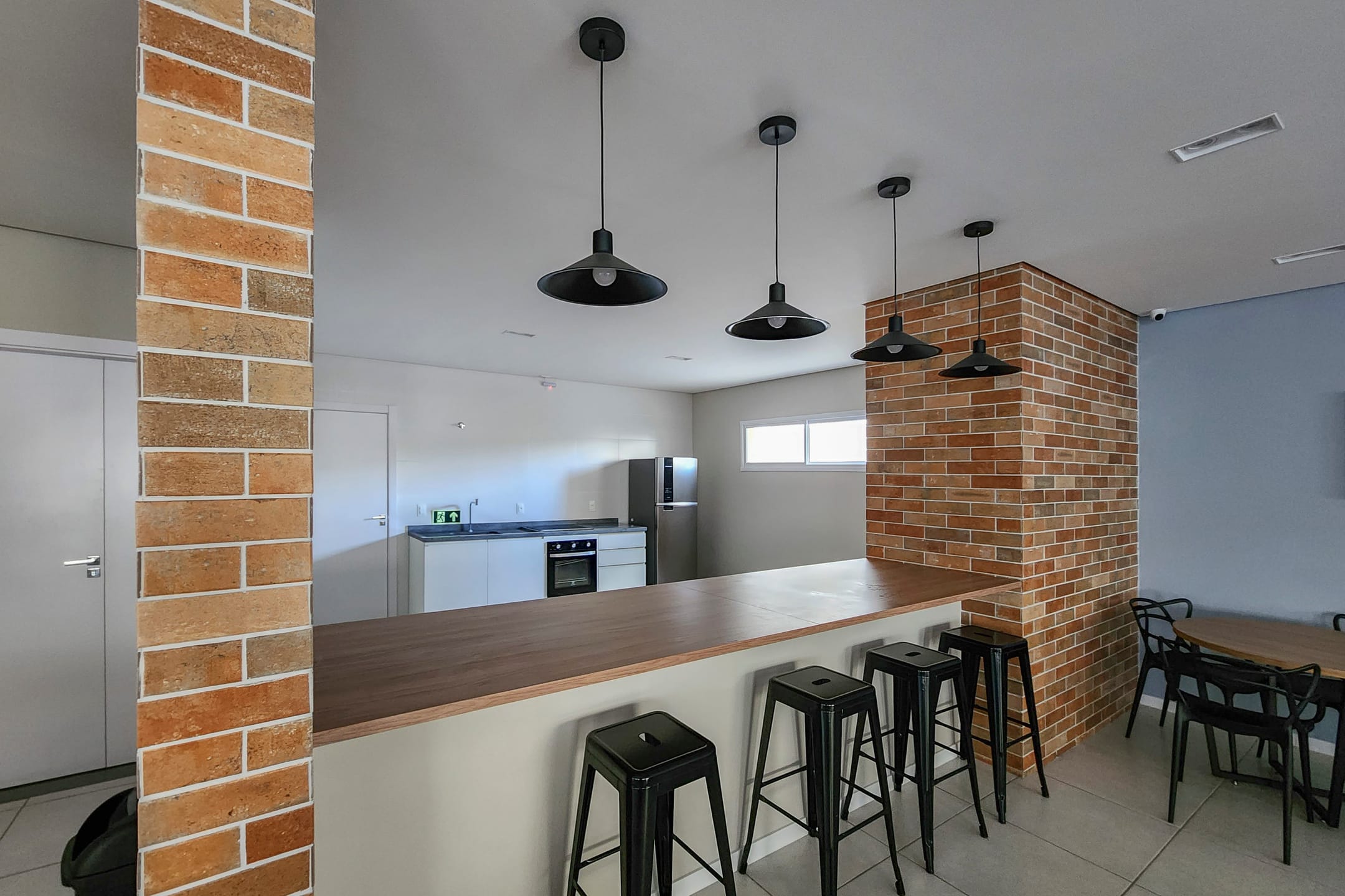 Apartamento 2 dormitórios para locação no Centro de Pelotas RS com ótima localização, próximo a serviços, conforto e praticidade diária já! - 21