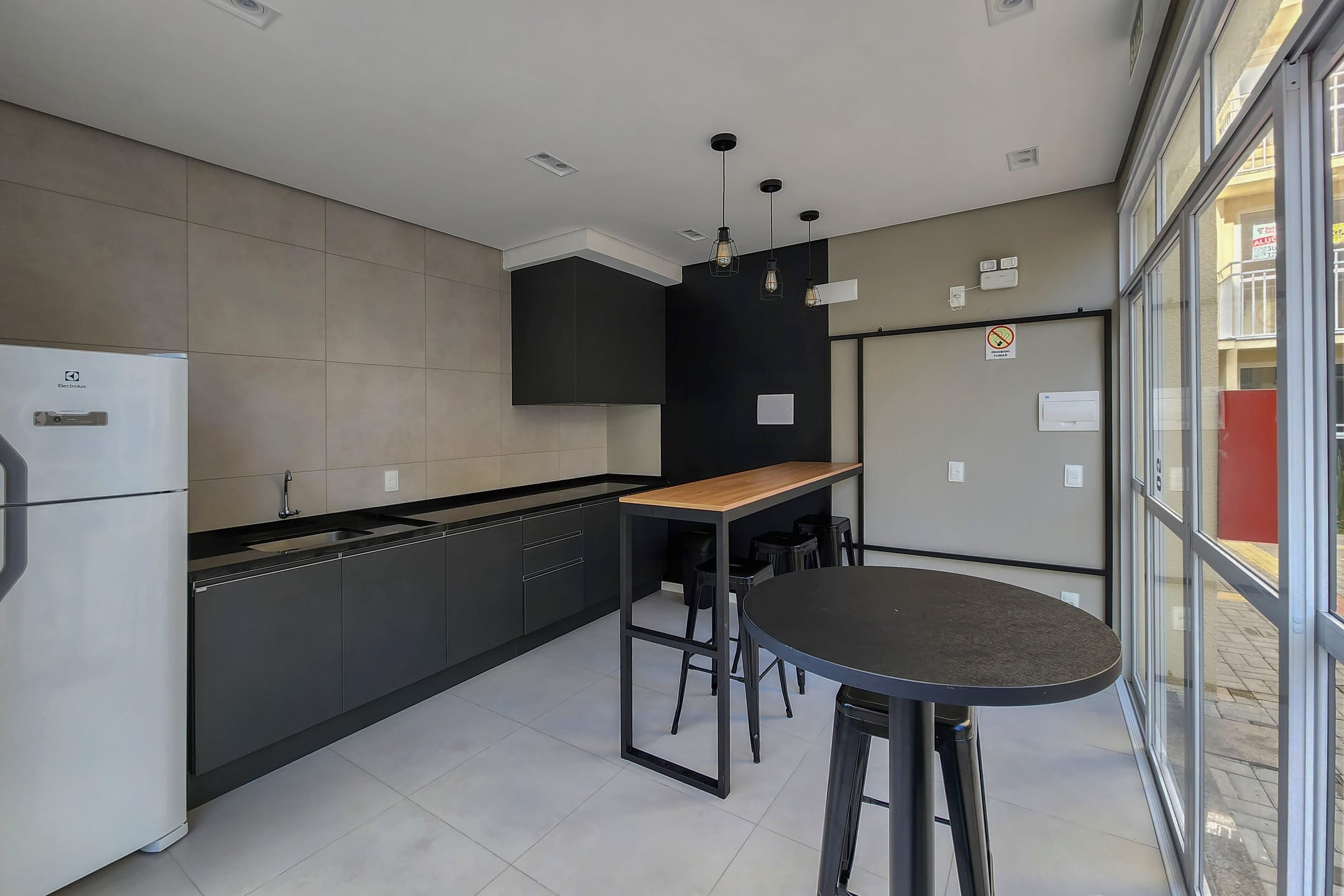 Apartamento 2 dormitórios para locação no Centro de Pelotas RS com ótima localização, próximo a serviços, conforto e praticidade diária já! - 22