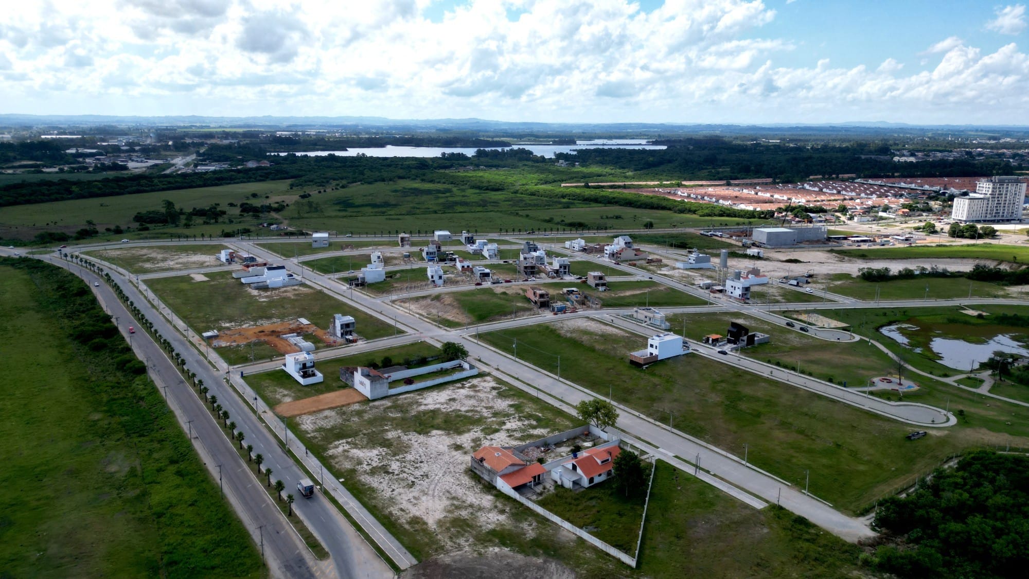 Terreno à venda no Quinta do Lago, Três Vendas - 182 m² de área total, com 7 metros de frente e 26 metros de profundidade. - 20