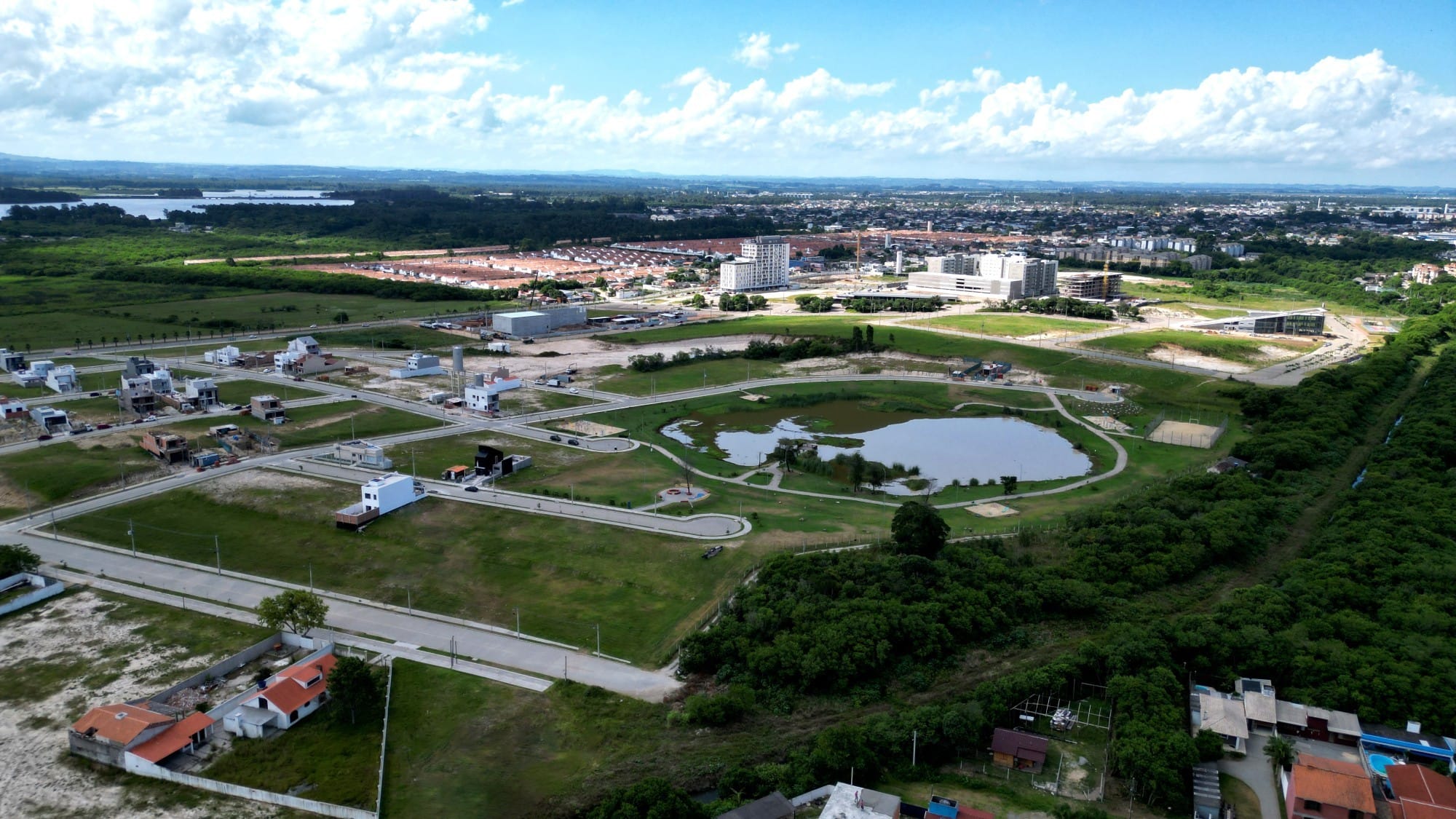 Terreno à venda no Quinta do Lago, Três Vendas - 189 m² de área total, sendo 7 m x 27 m em região de constante crescimento. - 23