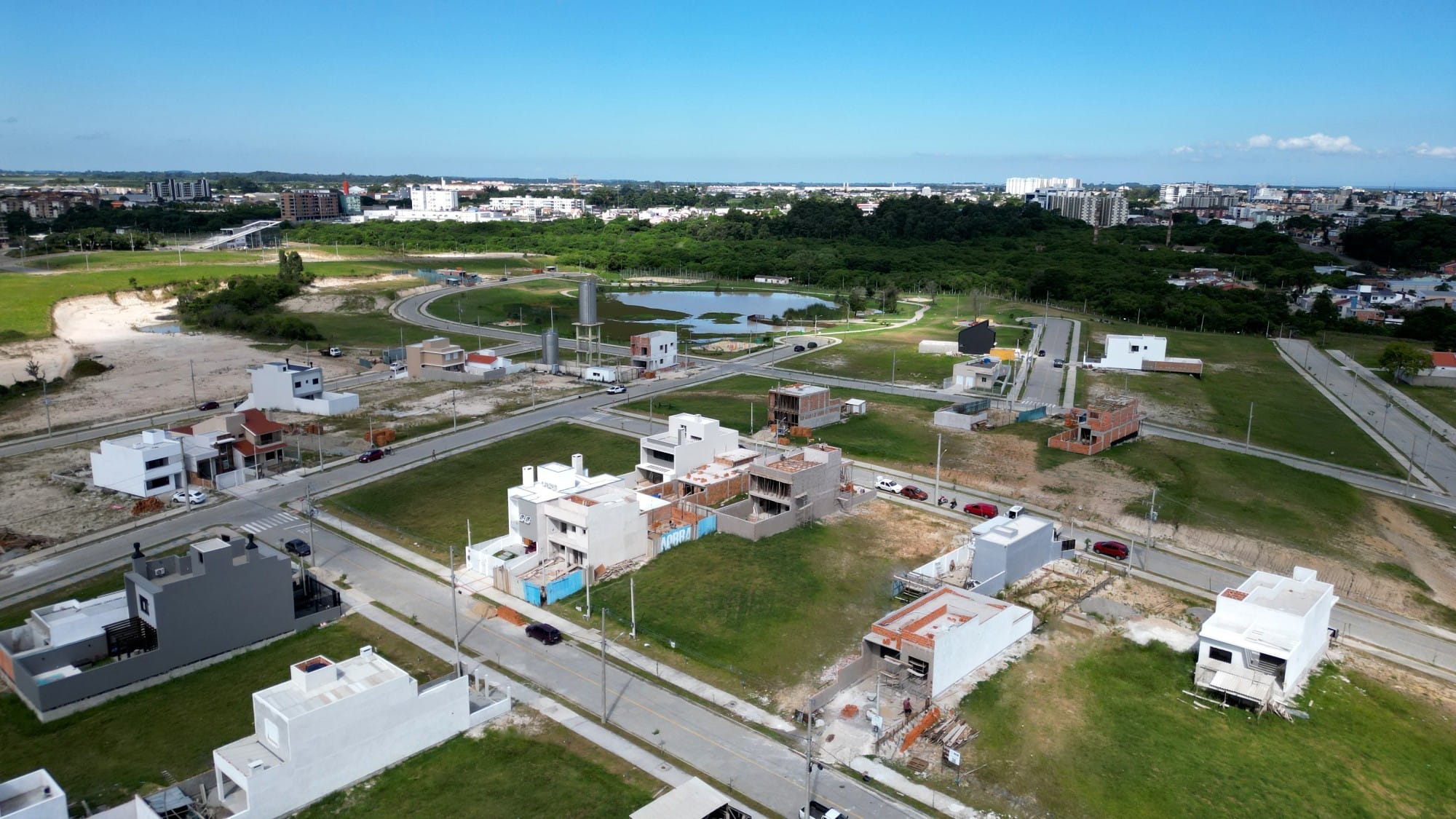 Terreno à venda no Quinta do Lago, Três Vendas - 189 m² de área total, sendo 7 metros de frente por 27 metros de fundo. - 6