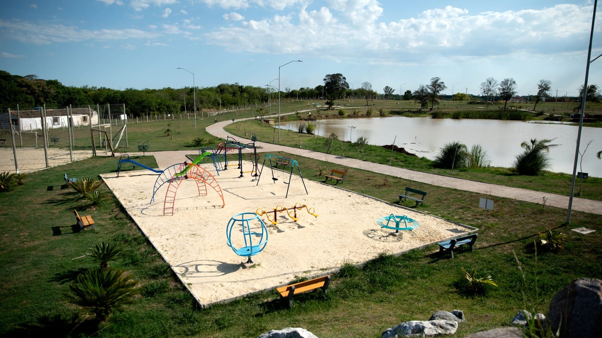 Terreno à venda no Quinta do Lago, Três Vendas - 189 m² de área total, sendo 7 m x 27 m em região de constante crescimento. - 6