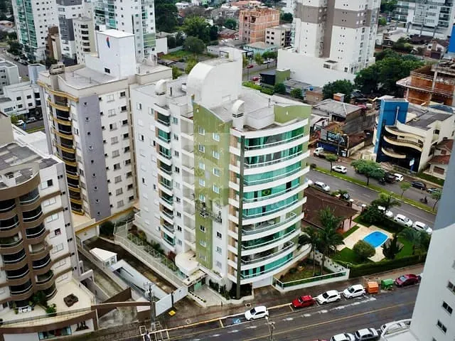 Apartamento 3 quartos e 2 banheiros, para alugar, no bairro Centro em Chapecó
