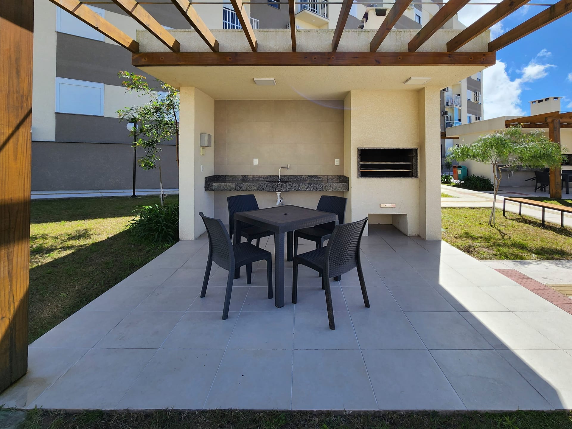 Apartamento à venda no Acqua Dunas, Areal - 50 m², 2 quartos, piso porcelanato e sacada com churrasqueira. - 20
