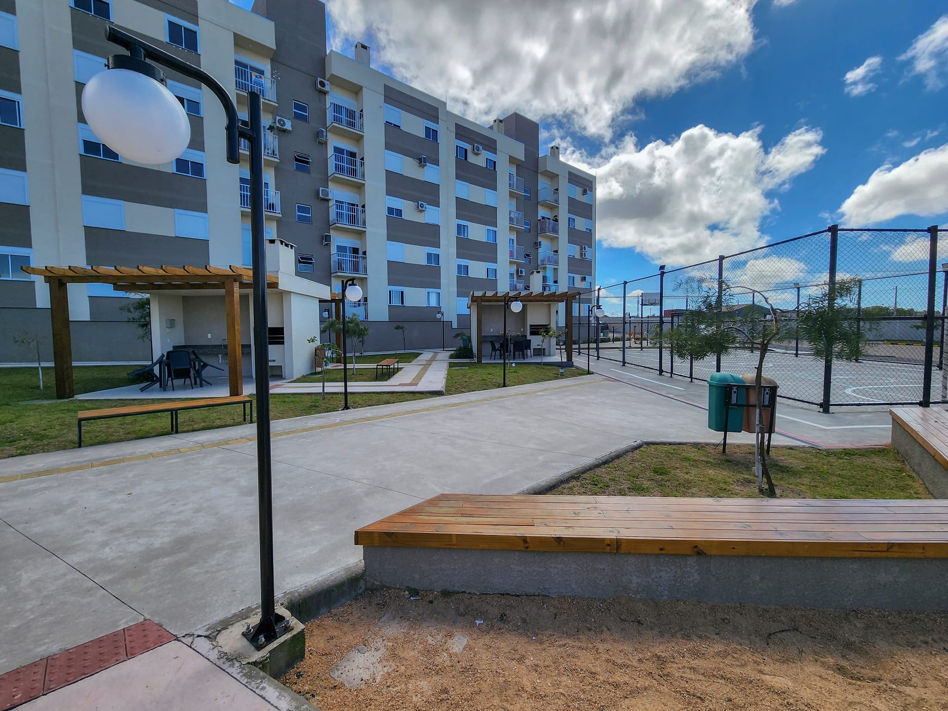 Apartamento à venda no Acqua Dunas, Areal - 50 m², 2 quartos, piso porcelanato e sacada com churrasqueira. - 28