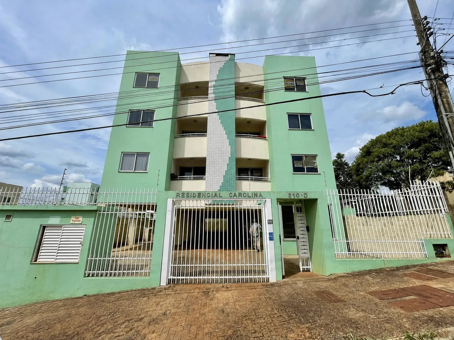 Apartamento para alugar com 2 dormitórios, 1 banheiro, 1 vaga de garagem e 70m² de área privativa no bairro Efapi