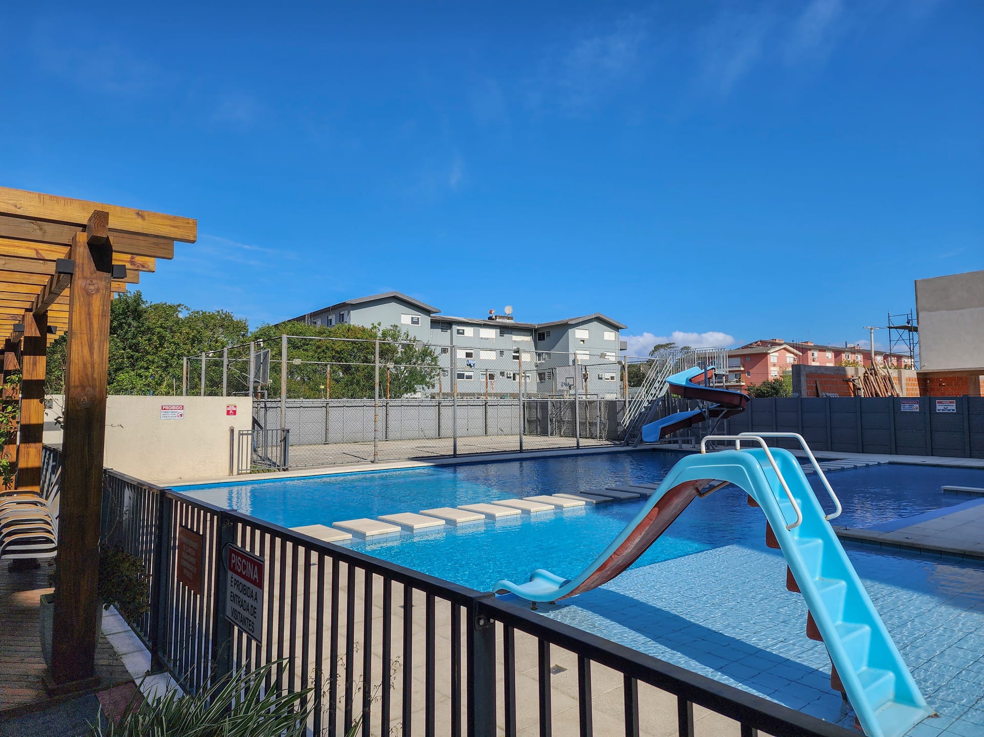 Apartamento à venda no Acqua Residence Club, Três Vendas - 61 m², 2 quartos (sendo 1 suíte), sacada, churrasqueira e vaga de garagem. - 16