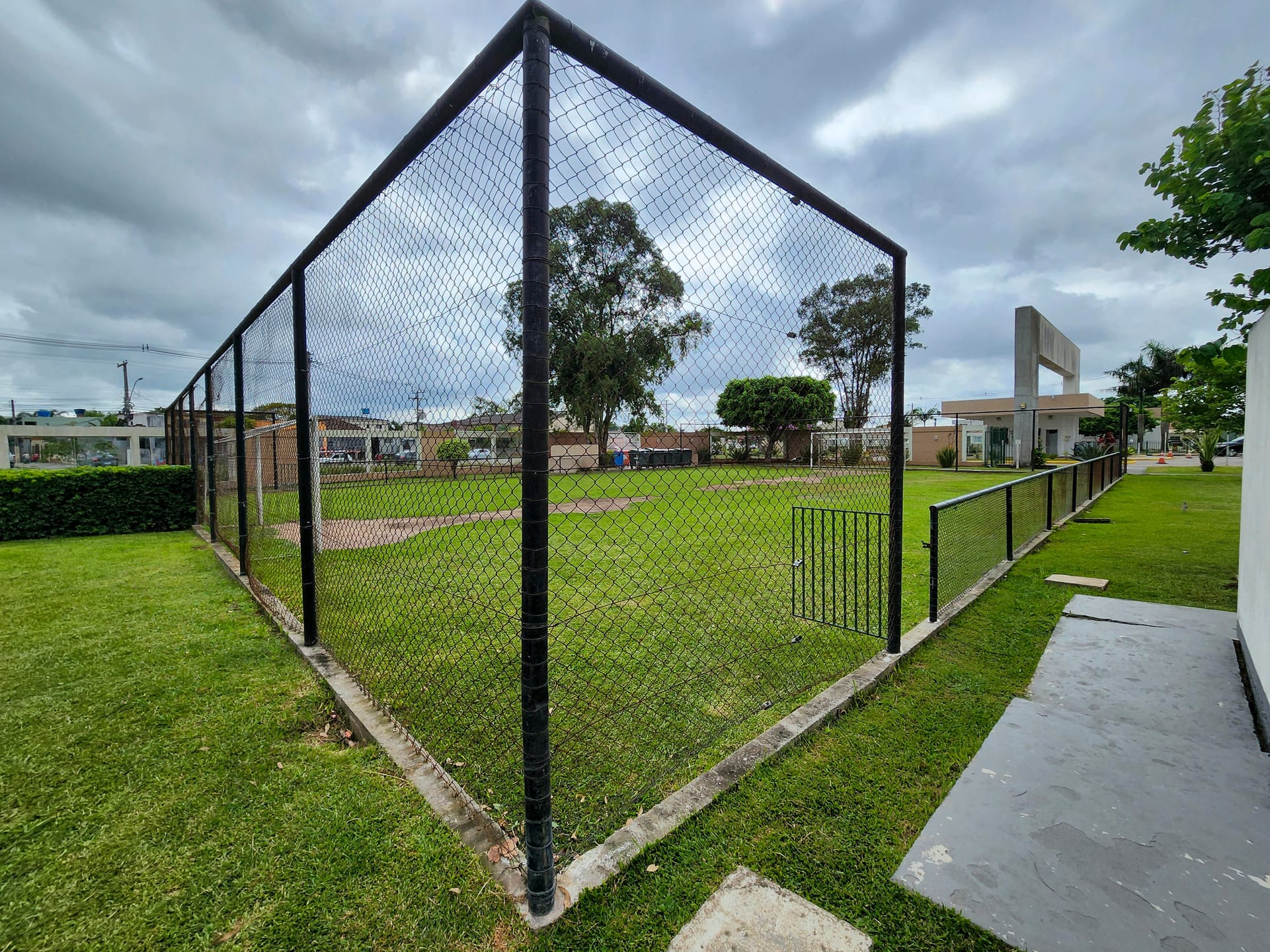 Casa à venda no Residencial Terra Nova, Três Vendas - 80 m², 2 quartos (sendo 1 suíte), móveis planejados, espaço gourmet com piscina e churrasqueira. - 22
