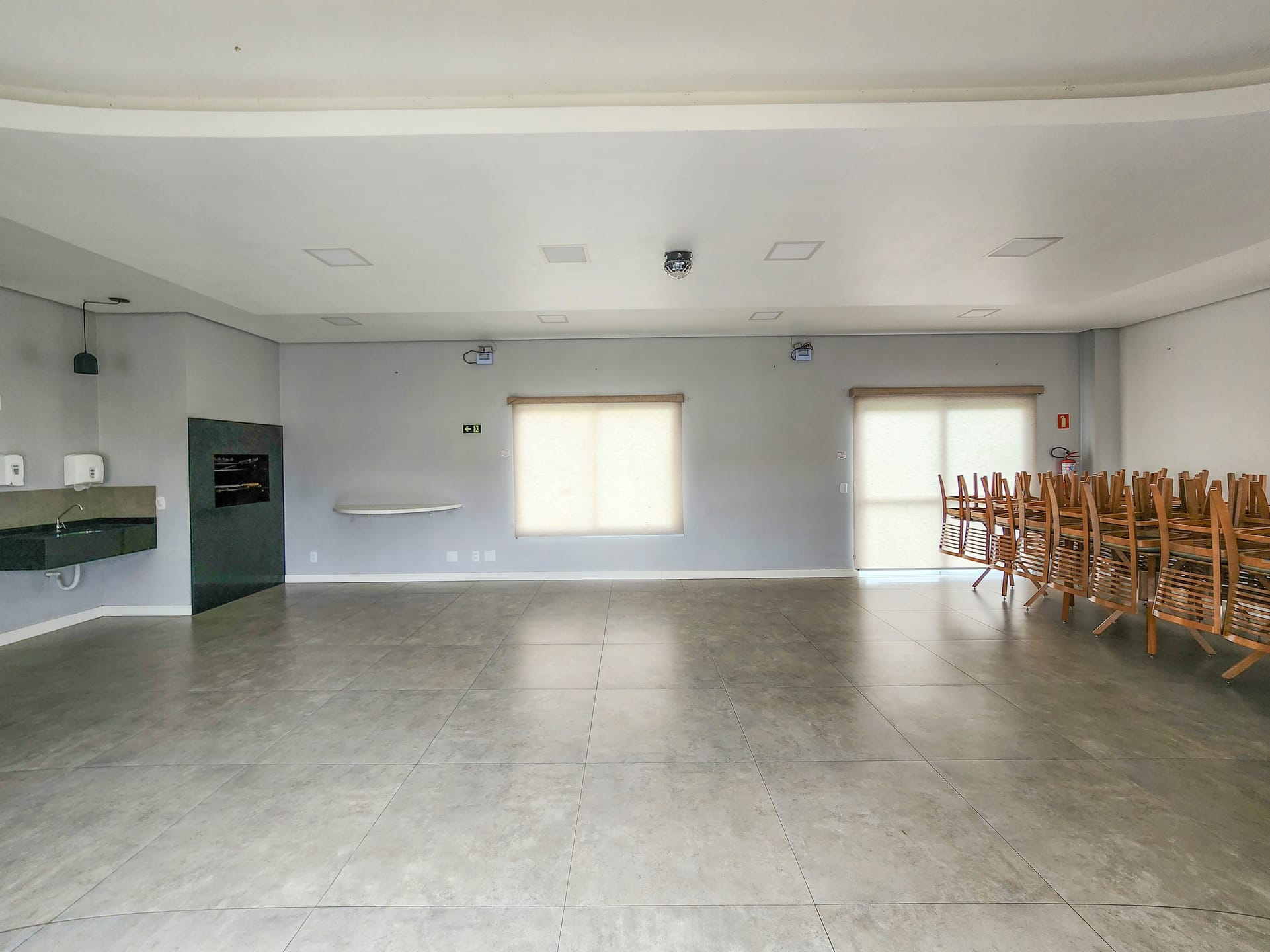 Casa à venda no Residencial Terra Nova, Três Vendas - 80 m², 2 quartos (sendo 1 suíte), móveis planejados, espaço gourmet com piscina e churrasqueira. - 27