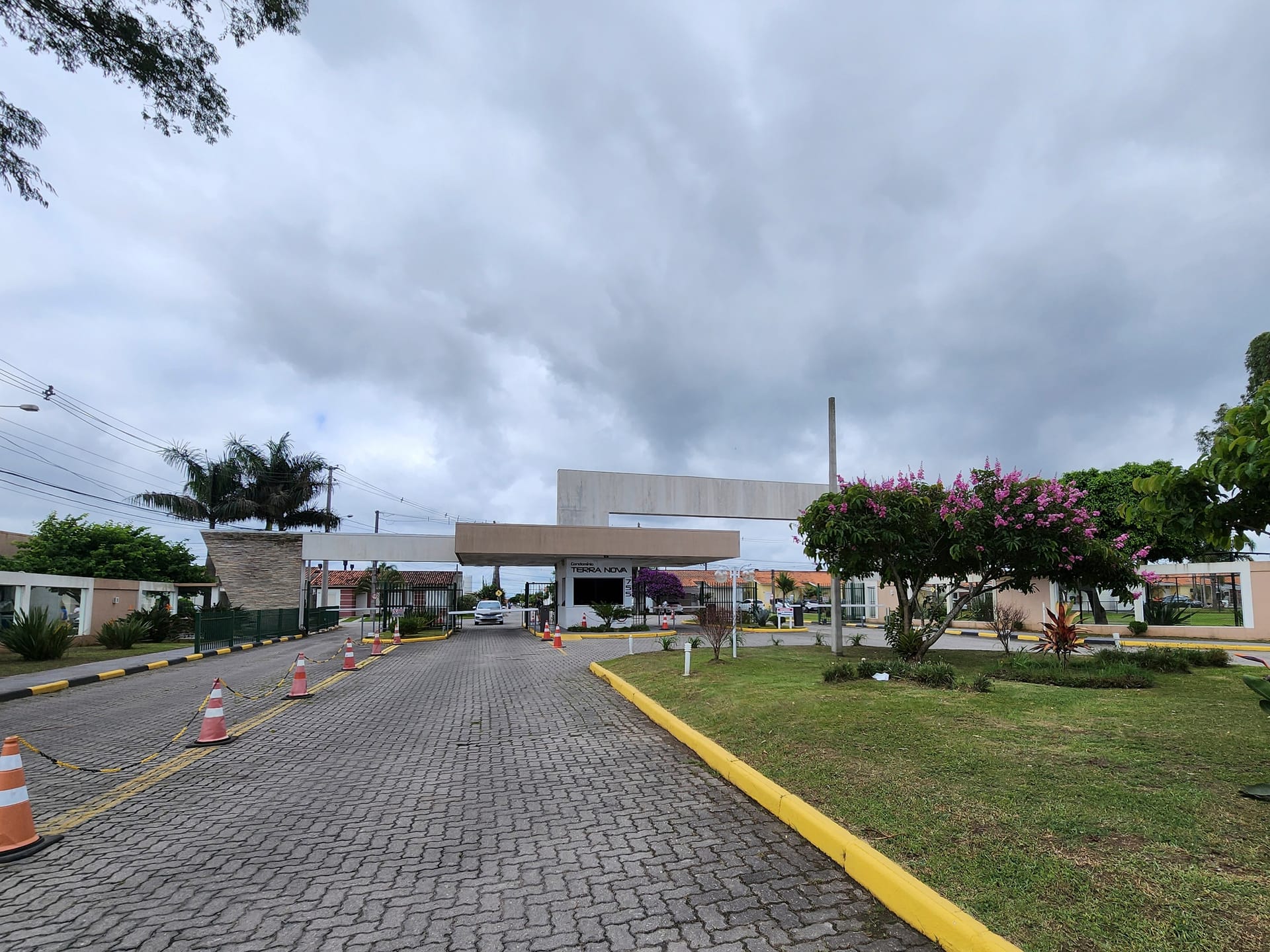 Casa à venda no Residencial Terra Nova, Três Vendas - 80 m², 2 quartos (sendo 1 suíte), móveis planejados, espaço gourmet com piscina e churrasqueira. - 19