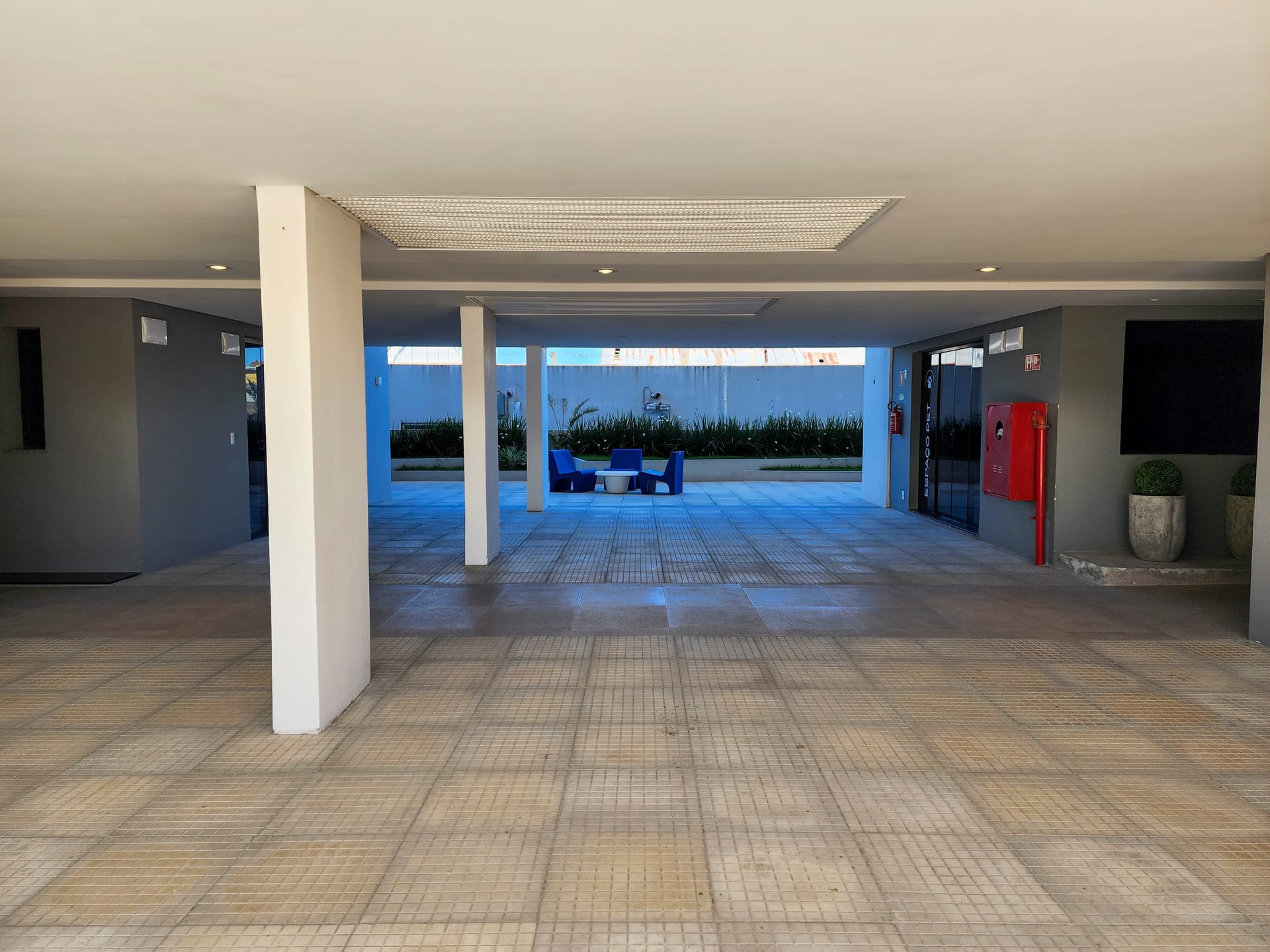 Apartamento de 3 Dormitórios para Aluguel no Centro de Pelotas RS com Boa Localização, Ambientes Amplos e Fácil Acesso a Comércio e Serviços - 21