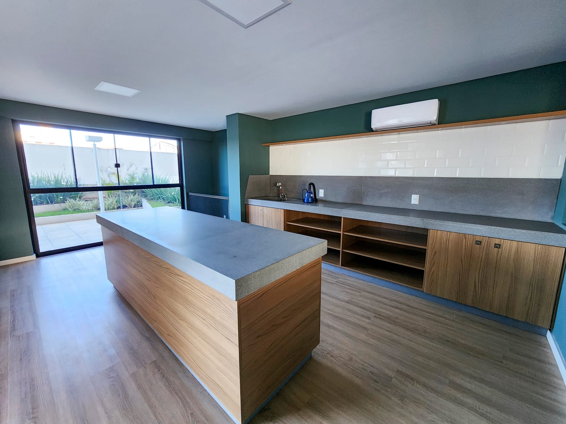 Apartamento de 3 Dormitórios para Aluguel no Centro de Pelotas RS com Boa Localização, Ambientes Amplos e Fácil Acesso a Comércio e Serviços - 26