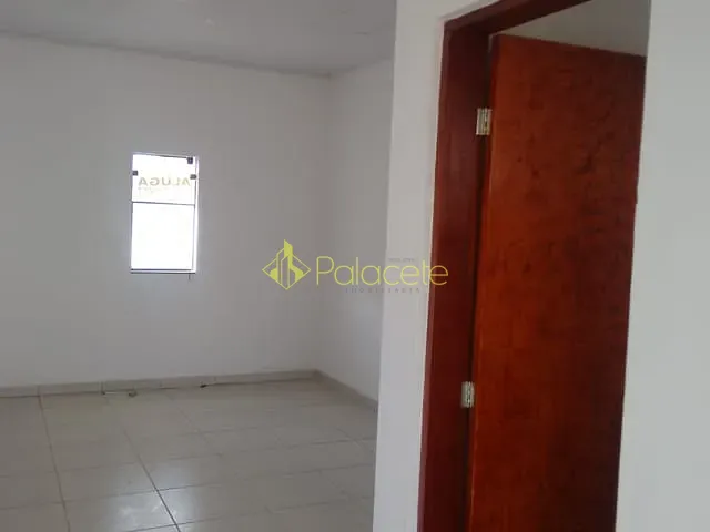 Sala com 19m², para alugar, no bairro Centro em Pindamonhangaba