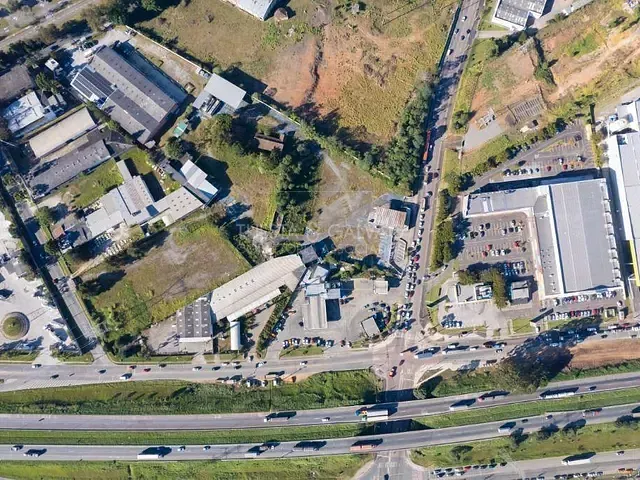 Comercial com 10m², à venda, no bairro Cidade Industrial em Curitiba