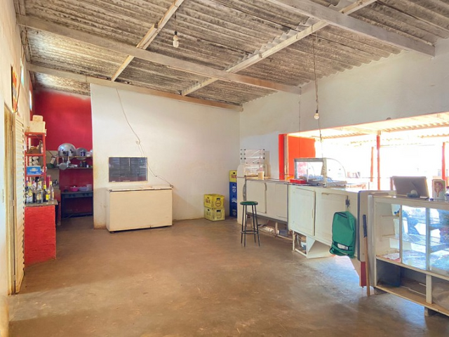 Comercial com 630m² 3 quartos e 3 banheiros, à venda, no bairro Centro em Abadiânia