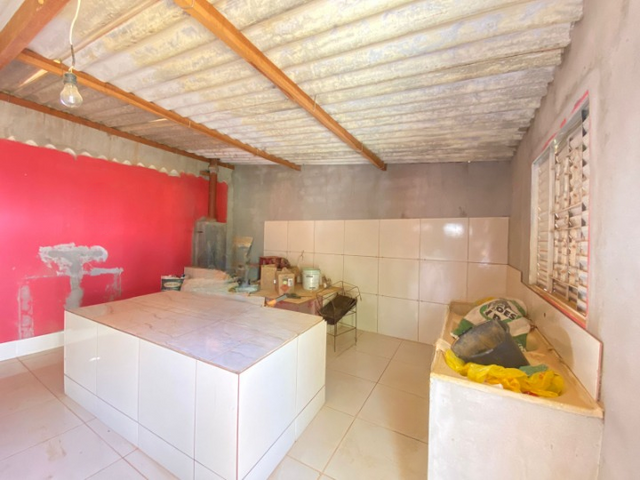 Comercial com 630m² 3 quartos e 3 banheiros, à venda, no bairro Centro em Abadiânia