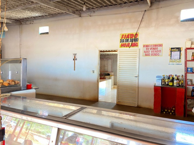 Comercial com 630m² 3 quartos e 3 banheiros, à venda, no bairro Centro em Abadiânia