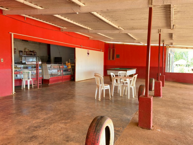 Comercial com 630m² 3 quartos e 3 banheiros, à venda, no bairro Centro em Abadiânia
