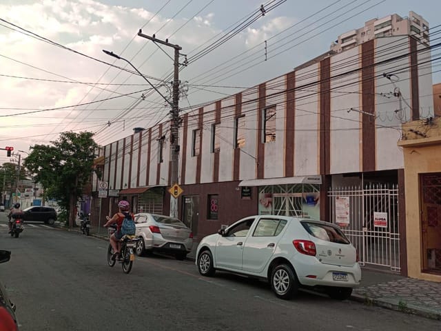 Comercial com 40m² 1 quarto e 1 banheiro, para alugar, no bairro Centro em Taubaté