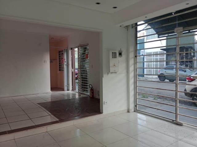 Comercial com 40m² 1 quarto e 1 banheiro, para alugar, no bairro Centro em Taubaté