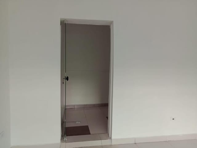 Comercial com 40m² 1 quarto e 1 banheiro, para alugar, no bairro Centro em Taubaté