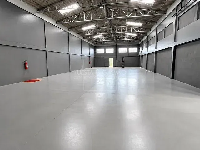 Comercial com 740m², à venda, no bairro Weissópolis em Pinhais