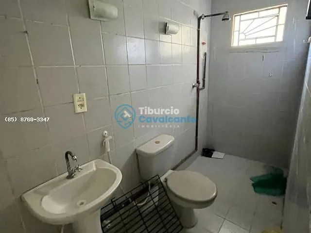 Casa à venda, no bairro Centro em Maranguape