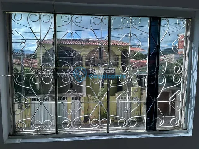 Casa à venda, no bairro Centro em Maranguape