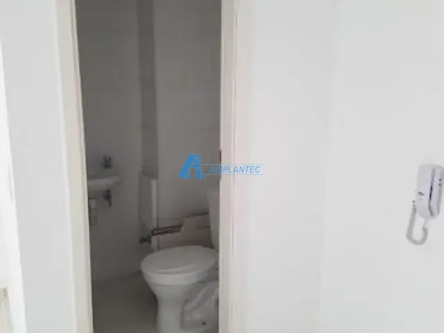 Conjunto comercial à venda ou para alugar, no bairro Freguesia de Jacarepaguá em Rio de Janeiro