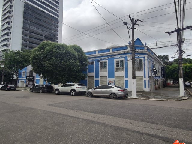 Prédio 1 quarto e 7 banheiros, à venda, no bairro Batista Campos em Belém