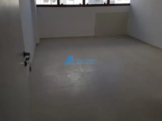 Conjunto comercial à venda ou para alugar, no bairro Freguesia de Jacarepaguá em Rio de Janeiro