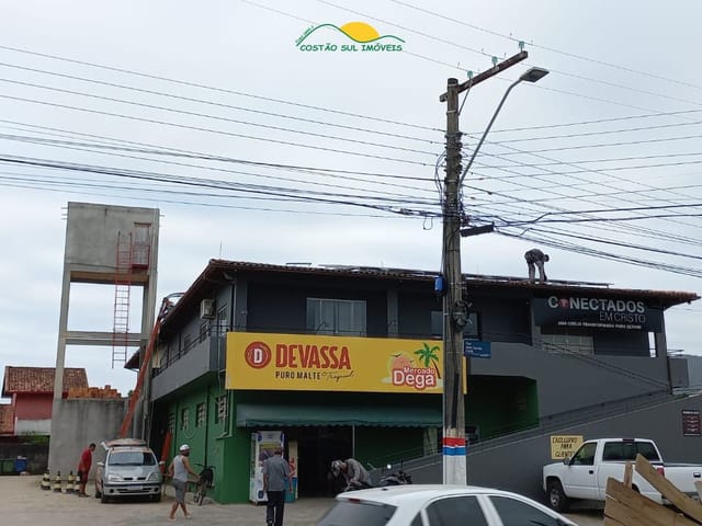 Foto do Prédio - Prédio comercial na principal rua do bairro hoje há um mercado no térreo e uma igreja no piso superior - Tapera - Florianópolis/SC | Costão Sul Imóveis