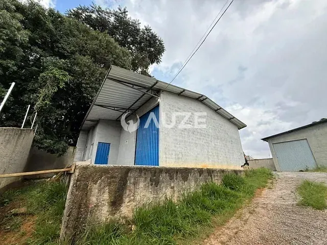 Comercial com 420m², para alugar, no bairro São Braz em Curitiba
