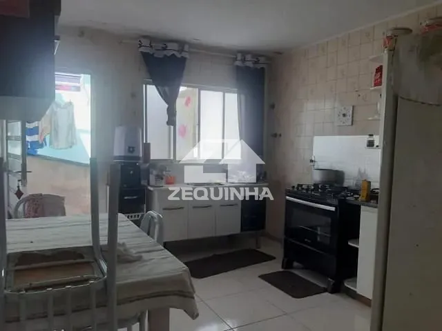 Prédio com 250m² 4 quartos e 2 banheiros, à venda, no bairro Bussocaba em Osasco
