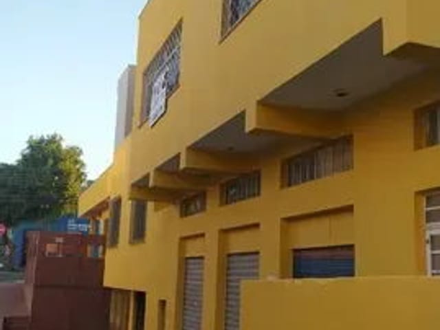Comercial com 1200m² 15 quartos e 15 banheiros, para alugar, no bairro Goiabeiras em Cuiabá