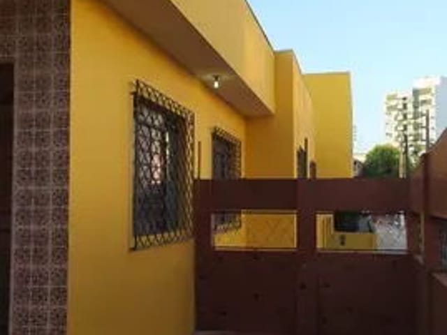 Comercial com 1200m² 15 quartos e 15 banheiros, para alugar, no bairro Goiabeiras em Cuiabá