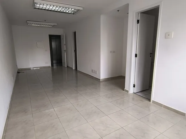 Foto do Conjunto comercial - Sala Comercial ao lado do metrô Vila Mariana, 2 banheiros, 1 vaga de garagem. | MDG IMÓVEIS