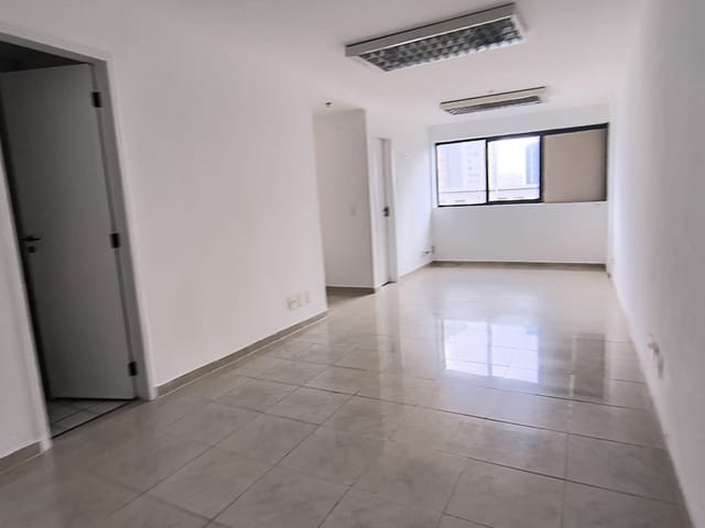 Foto do Conjunto comercial - Sala Comercial ao lado do metrô Vila Mariana, 2 banheiros, 1 vaga de garagem. | MDG IMÓVEIS