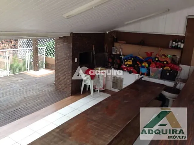 Casa à venda, no bairro Centro em Ponta Grossa